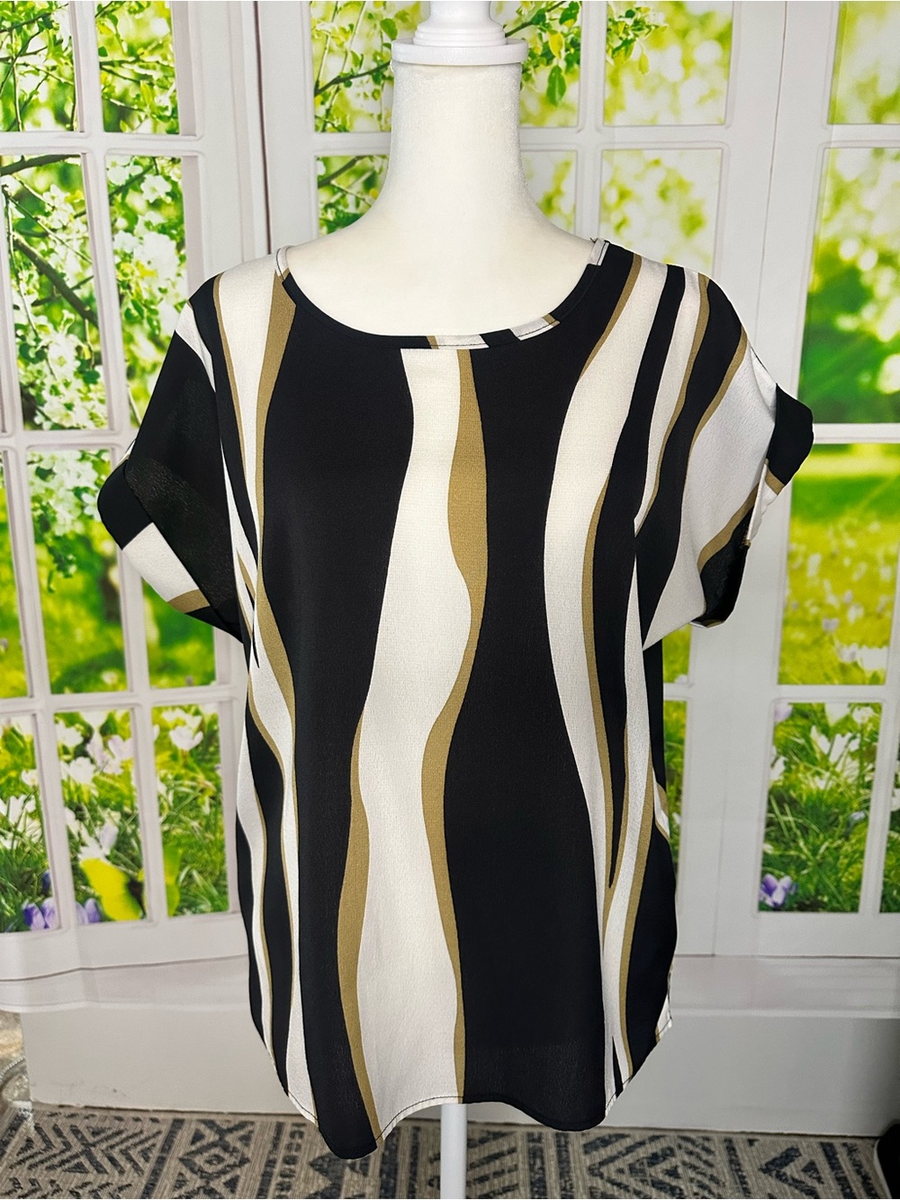 Wavy Stripe Short-Sleeve Top in Black, White & Tan